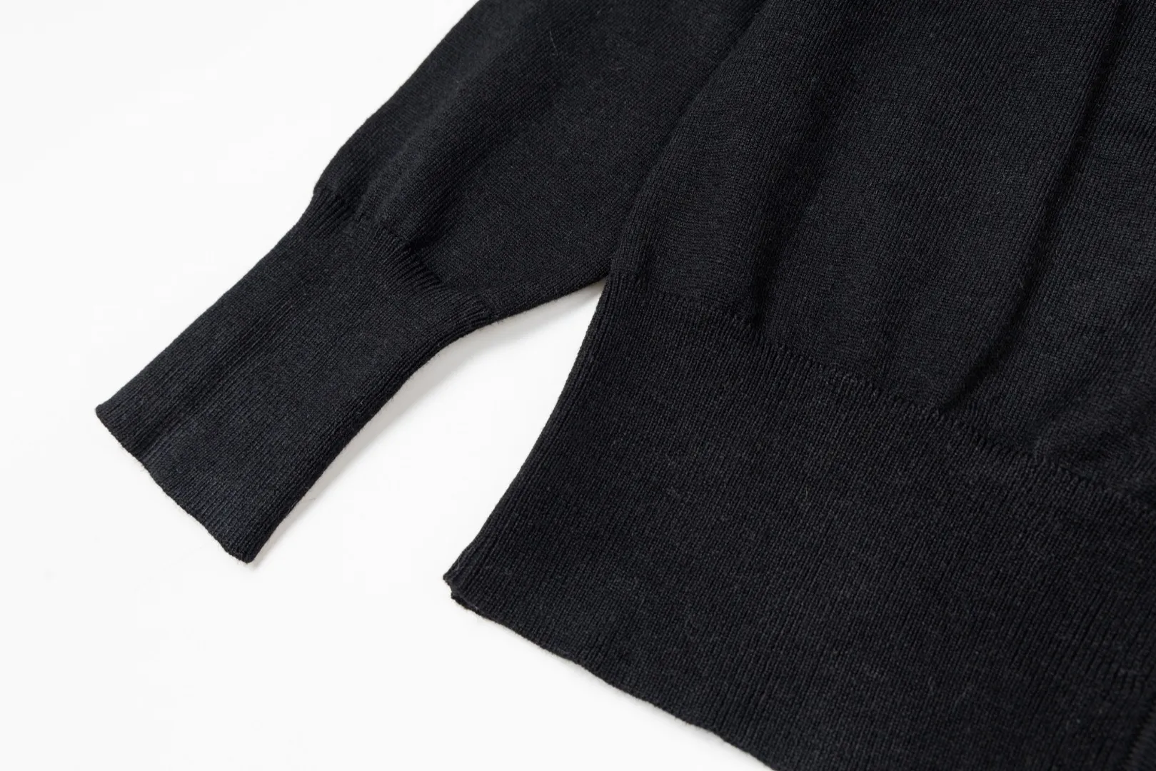 VIVI198# vivienne west wood 25FW new Tokyo red label cardigan, classic and versatile, looks taller and slimmer Size: 1 size (85-110 catties) 2 size (110-130 catties) 3 size (130-150 catties) Color: Gray Apricot Black